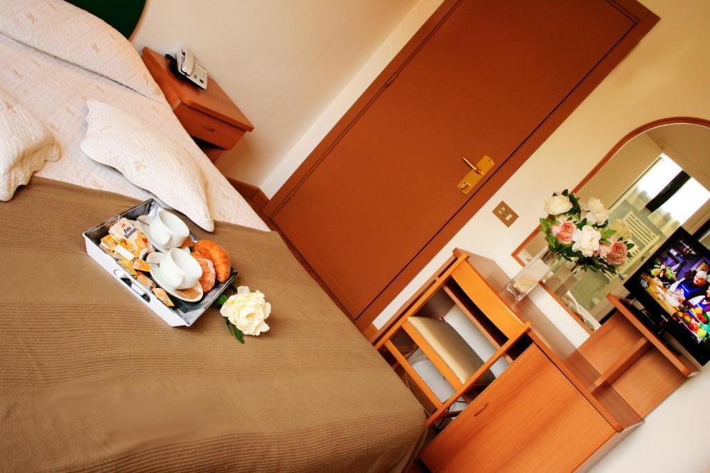 Hotel Aggravi Chianciano Terme Oda fotoğraf